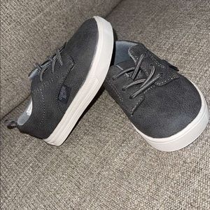 OshKosh toddler shoes size 5 brand new. Did not fit my toddler, never worn.